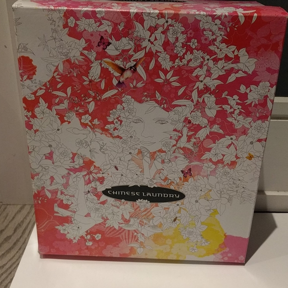 Beautiful suede leather boots by Chinese Laundry - Picture 2 of 13